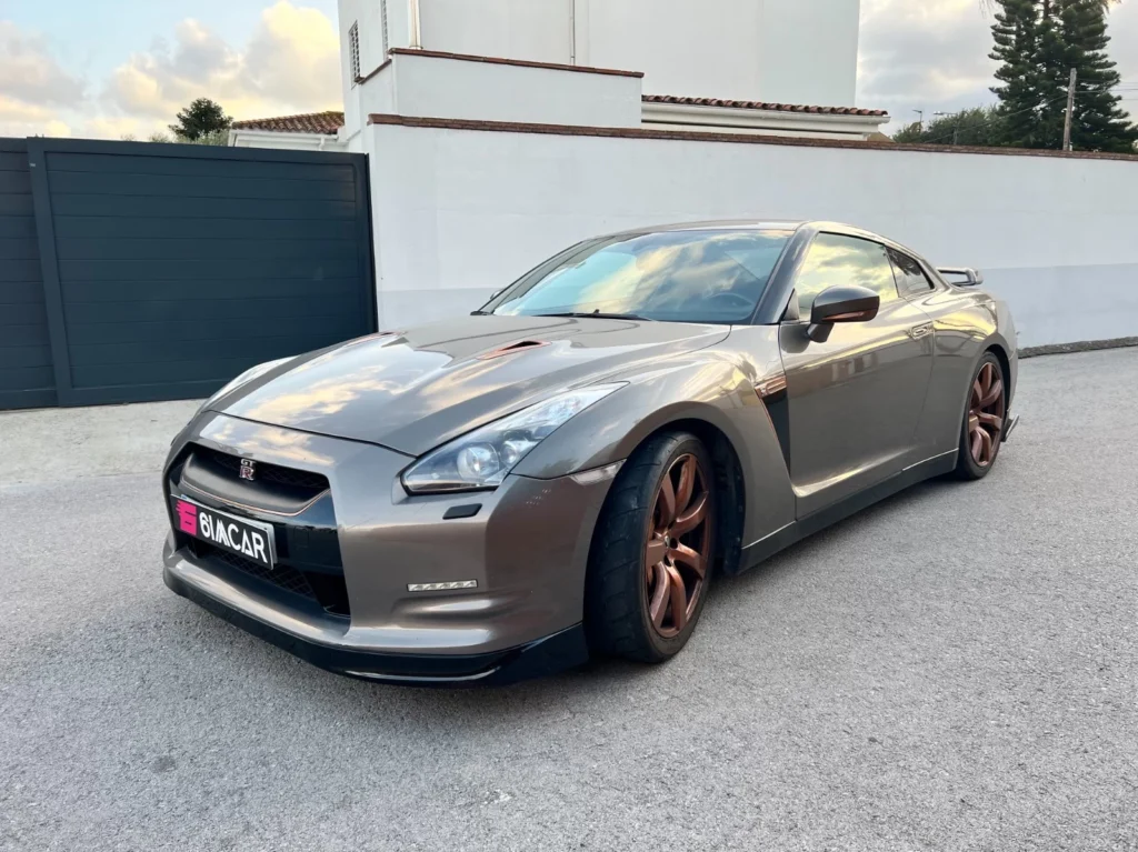 Nissan GTR Gris