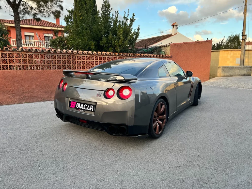 Nissan GTR Gris