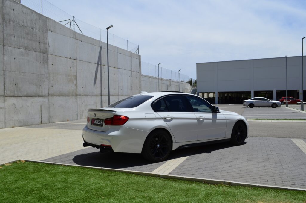 BMW 328i xDrive White
