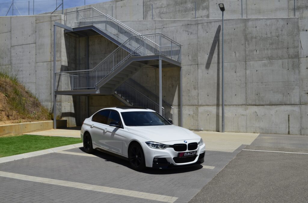 BMW 328i xDrive White