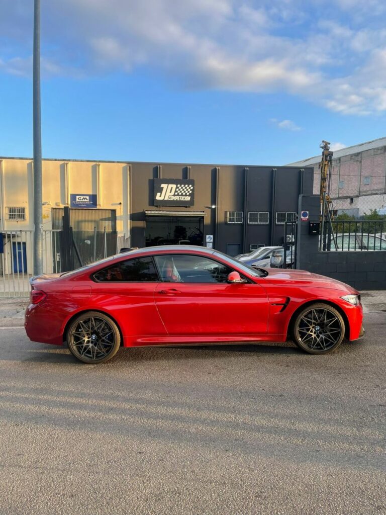 BMW M4 Competition Sakhir Orange